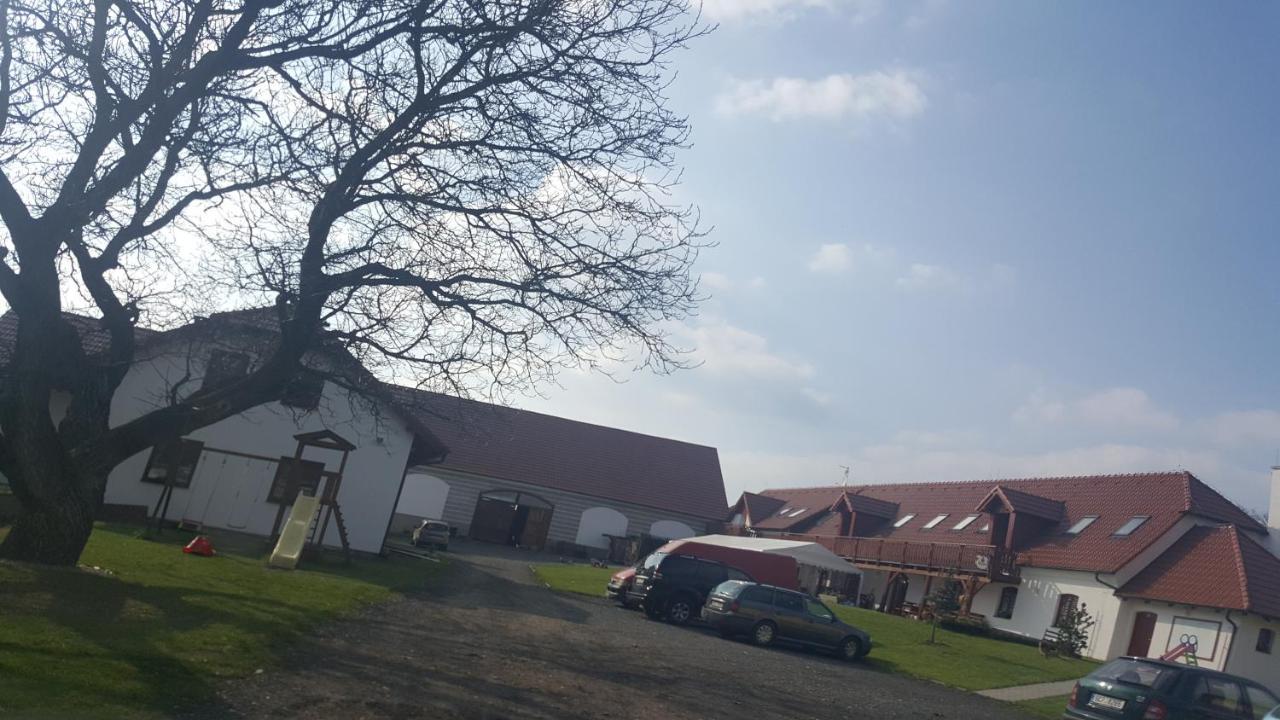 Penzion U Farmare Chotoviny Exteriör bild