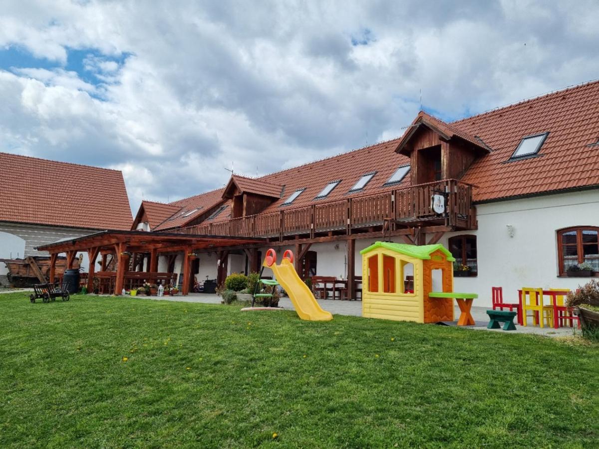 Penzion U Farmare Chotoviny Exteriör bild