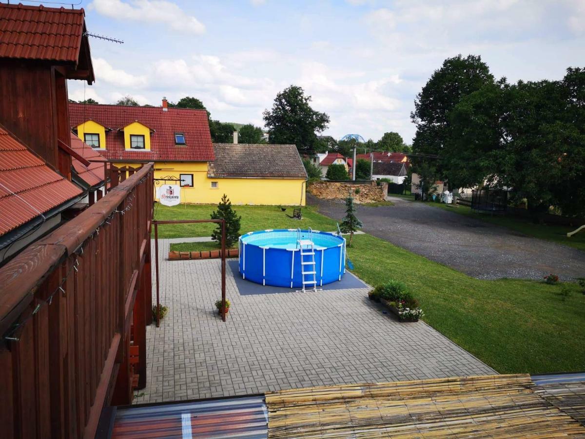 Penzion U Farmare Chotoviny Exteriör bild